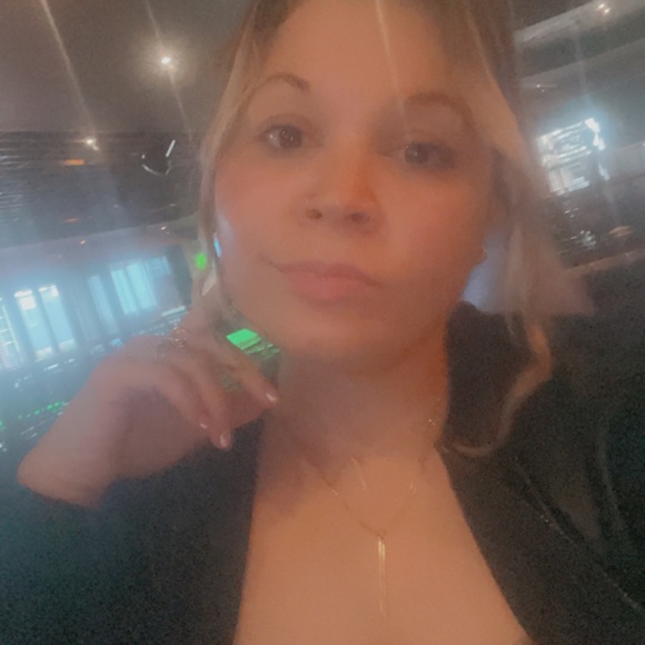 Meet your Posher, Gigi - Picture 1 of 1